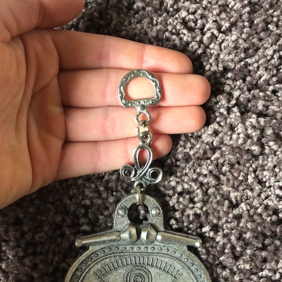 ✨HOST PICK✨decor silver hamsa - Picture 2 of 5